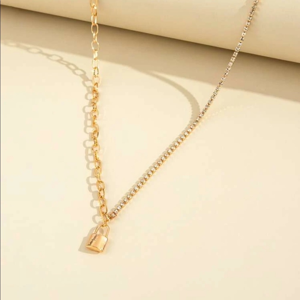 Padlock Charm Bling & Chain Link gold necklace - Picture 4 of 8